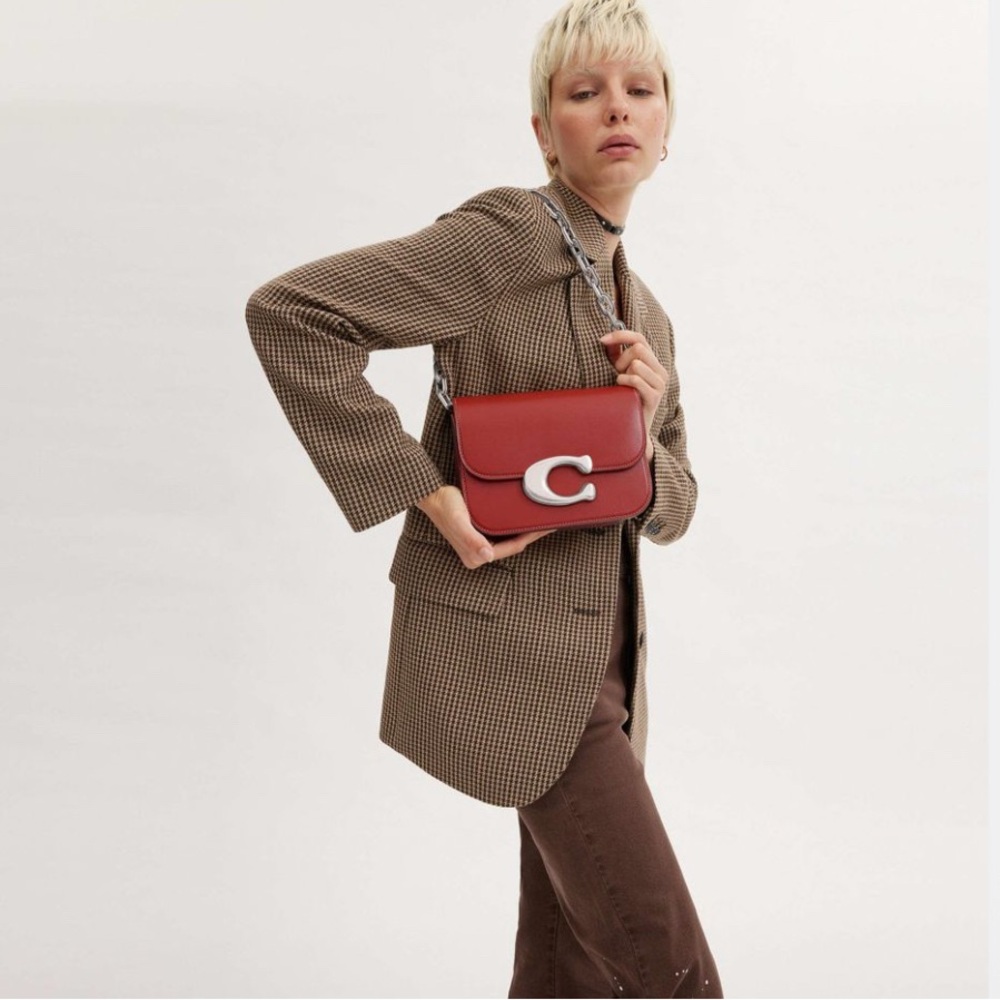 Coach Idol Bag (silver/enamel red) - Picture 16 of 17